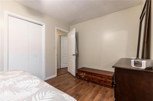 294 Parkside Drive, Hamilton, ON - Indoor Photo Showing Bedroom