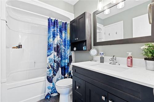 7693 Ronnie Crescent, Niagara Falls, ON - Indoor Photo Showing Bathroom