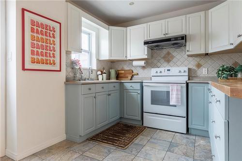 173 Simcoe Street E, Hamilton, ON - Indoor Photo Showing Kitchen