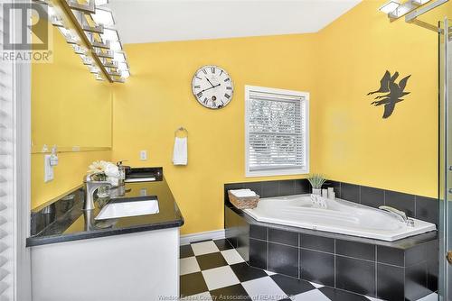 564 Road 2 West, Kingsville, ON - Indoor Photo Showing Bathroom