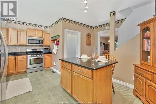 564 Road 2 West, Kingsville, ON - Indoor Photo Showing Kitchen