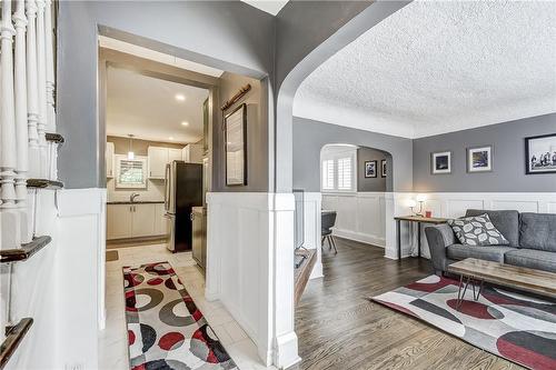 327 East 12Th Street, Hamilton, ON - Indoor Photo Showing Living Room