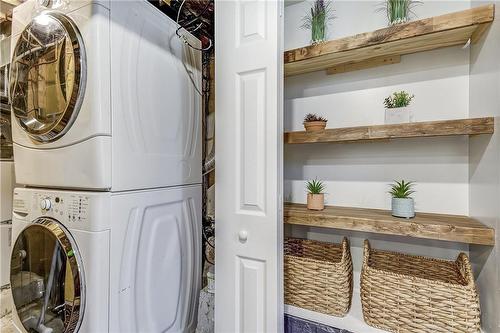 327 East 12Th Street, Hamilton, ON - Indoor Photo Showing Laundry Room