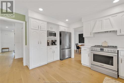 429 Leffler, Lakeshore, ON - Indoor Photo Showing Kitchen