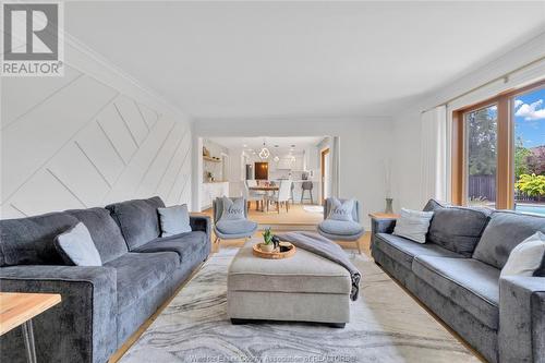 429 Leffler, Lakeshore, ON - Indoor Photo Showing Living Room