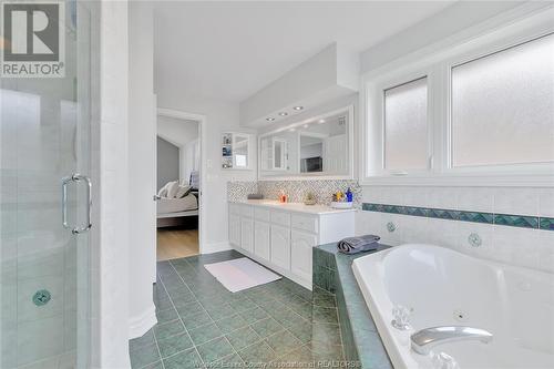 429 Leffler, Lakeshore, ON - Indoor Photo Showing Bathroom