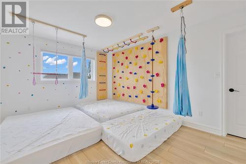 429 Leffler, Lakeshore, ON - Indoor Photo Showing Bedroom