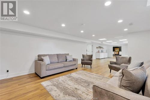 429 Leffler, Lakeshore, ON - Indoor Photo Showing Living Room