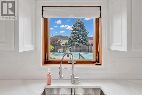 429 Leffler, Lakeshore, ON - Indoor Photo Showing Kitchen