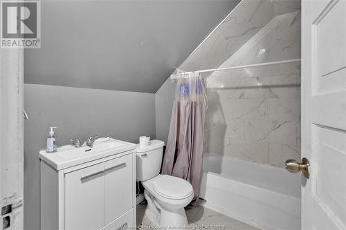 362 Janette Avenue, Windsor, ON - Indoor Photo Showing Bathroom