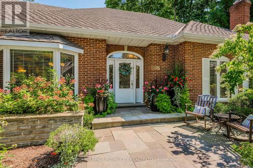 586 Eastgate Walk, Waterloo, ON - Outdoor