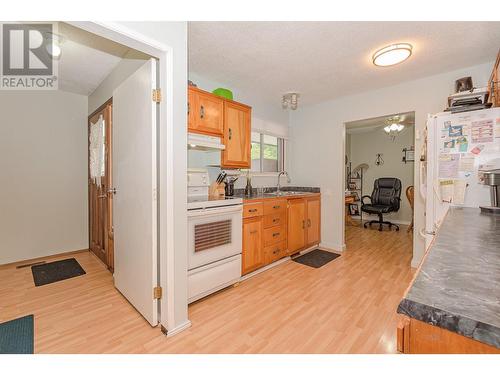 310 Kappel Street, Sicamous, BC - Indoor Photo Showing Kitchen