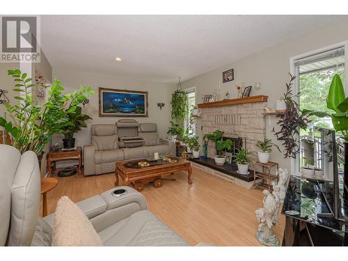 310 Kappel Street, Sicamous, BC - Indoor Photo Showing Living Room With Fireplace