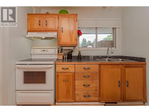 310 Kappel Street, Sicamous, BC - Indoor Photo Showing Kitchen With Double Sink