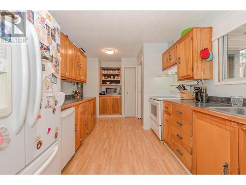 310 Kappel Street, Sicamous, BC - Indoor Photo Showing Kitchen