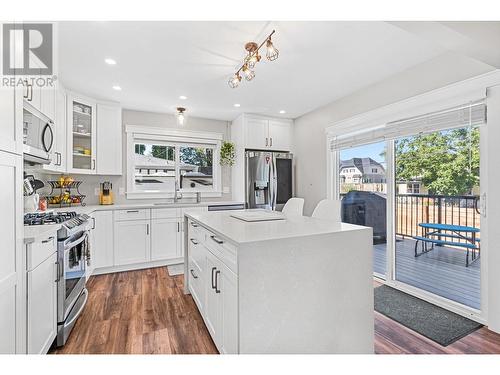 1470 Graham Street, Kelowna, BC - Indoor Photo Showing Kitchen With Upgraded Kitchen