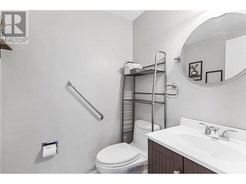 1470 Graham Street, Kelowna, BC - Indoor Photo Showing Bathroom