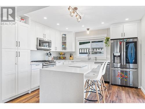 1470 Graham Street, Kelowna, BC - Indoor Photo Showing Kitchen With Upgraded Kitchen