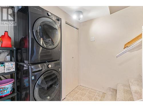 1470 Graham Street, Kelowna, BC - Indoor Photo Showing Laundry Room