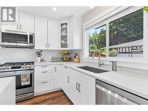 1470 Graham Street, Kelowna, BC - Indoor Photo Showing Kitchen With Upgraded Kitchen