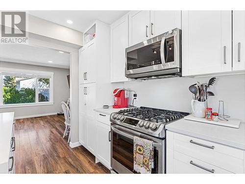 1470 Graham Street, Kelowna, BC - Indoor Photo Showing Kitchen