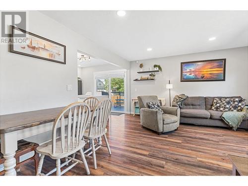 1470 Graham Street, Kelowna, BC - Indoor Photo Showing Living Room