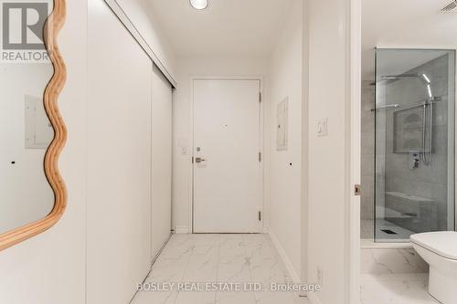 1019 - 230 Queens Quay W, Toronto (Waterfront Communities), ON - Indoor Photo Showing Bathroom