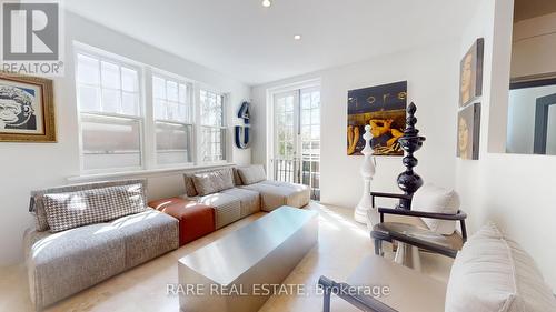 53 Argyle Street, Toronto (Trinity-Bellwoods), ON - Indoor Photo Showing Living Room