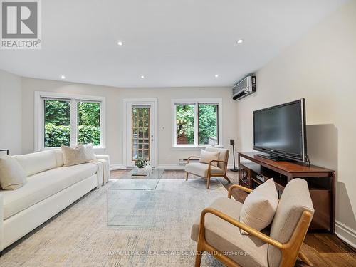 439 Castlefield Avenue, Toronto (Forest Hill North), ON - Indoor Photo Showing Living Room