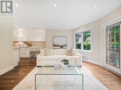 439 Castlefield Avenue, Toronto (Forest Hill North), ON - Indoor Photo Showing Living Room