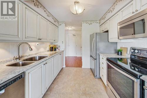 303 - 95 Wellington Street, Clarington (Bowmanville), ON - Indoor Photo Showing Kitchen With Double Sink With Upgraded Kitchen