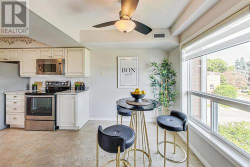 303 - 95 Wellington Street, Clarington, ON - Indoor Photo Showing Kitchen