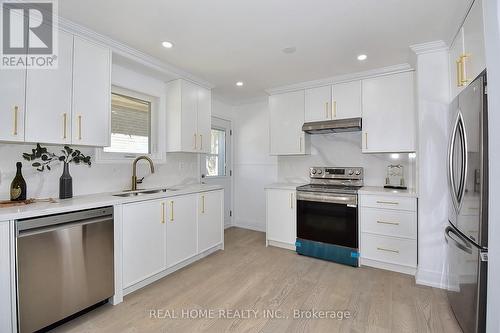 51 Gladman Avenue, Newmarket (Central Newmarket), ON - Indoor Photo Showing Kitchen With Stainless Steel Kitchen With Double Sink With Upgraded Kitchen