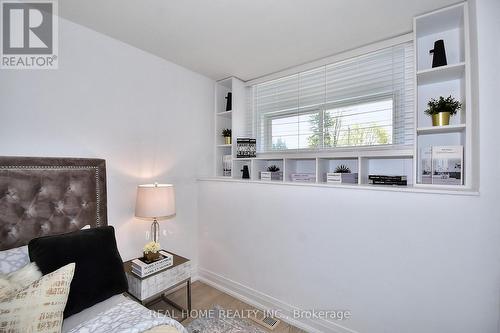 51 Gladman Avenue, Newmarket (Central Newmarket), ON - Indoor Photo Showing Bedroom