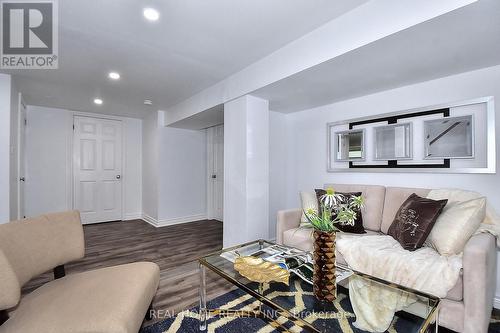 51 Gladman Avenue, Newmarket (Central Newmarket), ON - Indoor Photo Showing Living Room