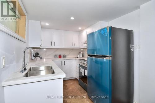 51 Gladman Avenue, Newmarket (Central Newmarket), ON - Indoor Photo Showing Kitchen With Double Sink