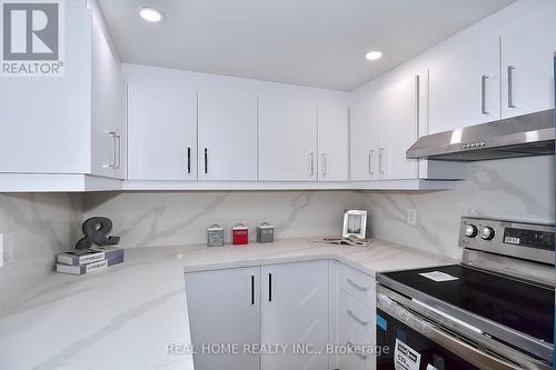 51 Gladman Avenue, Newmarket (Central Newmarket), ON - Indoor Photo Showing Kitchen