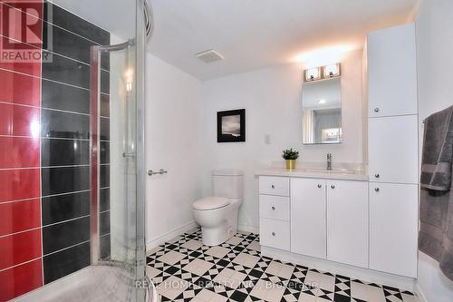 51 Gladman Avenue, Newmarket (Central Newmarket), ON - Indoor Photo Showing Bathroom