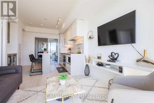 5208 - 5 Buttermill Avenue, Vaughan, ON - Indoor Photo Showing Living Room