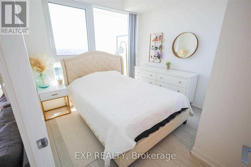 5208 - 5 Buttermill Avenue, Vaughan, ON - Indoor Photo Showing Bedroom