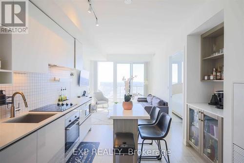 5208 - 5 Buttermill Avenue, Vaughan, ON - Indoor Photo Showing Kitchen