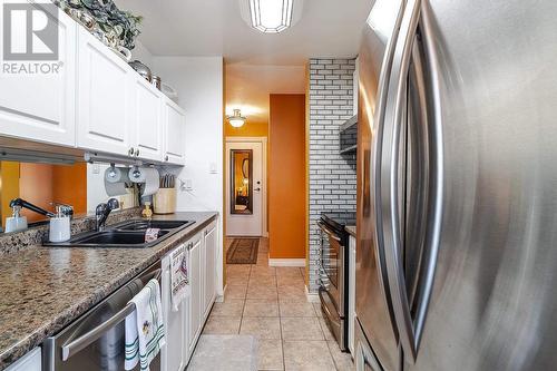 89 Pine St # 309, Sault Ste Marie, ON - Indoor Photo Showing Kitchen With Double Sink