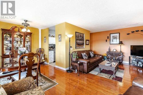 89 Pine St # 309, Sault Ste Marie, ON - Indoor Photo Showing Living Room