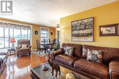 89 Pine St # 309, Sault Ste Marie, ON - Indoor Photo Showing Living Room