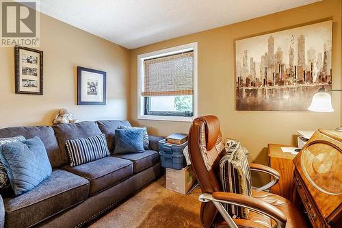 89 Pine St # 309, Sault Ste Marie, ON - Indoor Photo Showing Living Room