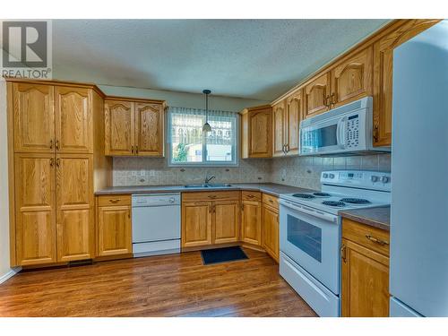 4207 16Th Avenue, Vernon, BC - Indoor Photo Showing Kitchen With Double Sink