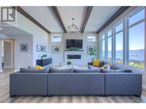 446 Hawk Hill Drive, Kelowna, BC - Indoor Photo Showing Living Room With Fireplace