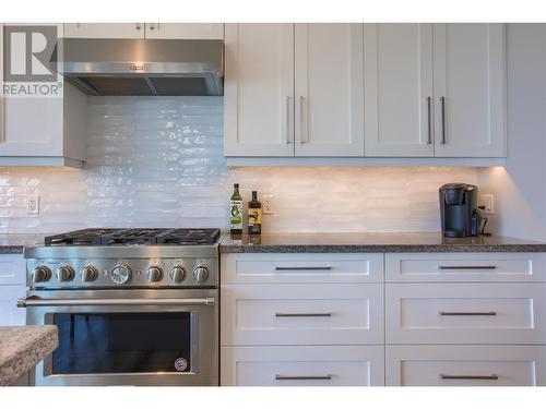 446 Hawk Hill Drive, Kelowna, BC - Indoor Photo Showing Kitchen