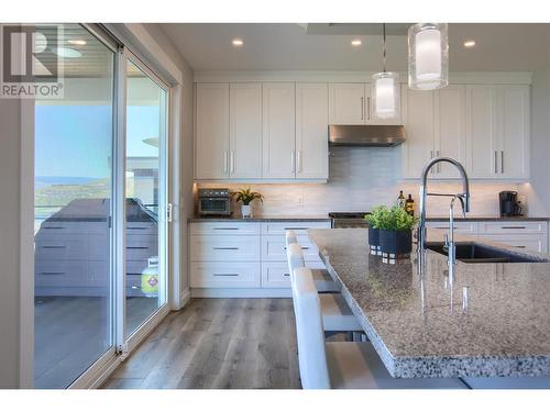 446 Hawk Hill Drive, Kelowna, BC - Indoor Photo Showing Kitchen With Upgraded Kitchen