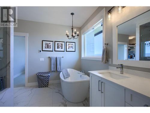 446 Hawk Hill Drive, Kelowna, BC - Indoor Photo Showing Bathroom